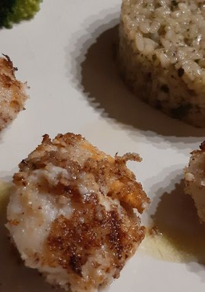 Une photo de Noix de Saint-Jacques aux noisettes, beurre citron