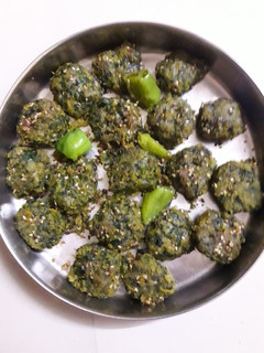 પાલક મુઠીયા (Palak Muthia Recipe In Gujarati) રેસીપી મુખ્ય ફોટો