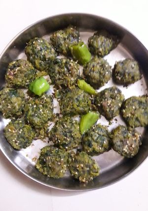 પાલક મુઠીયા (Palak Muthia Recipe In Gujarati) રેસીપી મુખ્ય ફોટો