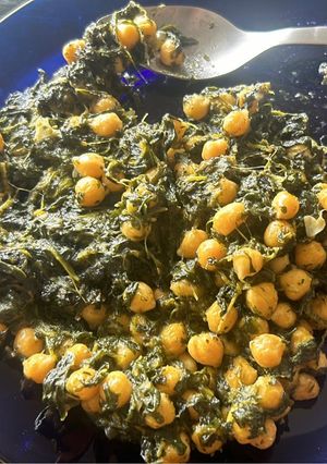 Una foto de Garbanzos con espinacas (Receta de leitoo 🤍)