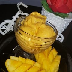 Mango ice cream A picture of Mango ice cream.