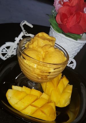 A picture of Mango ice cream.