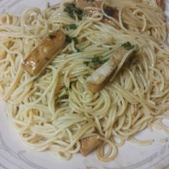 A picture of Peanut Pork Noodles.