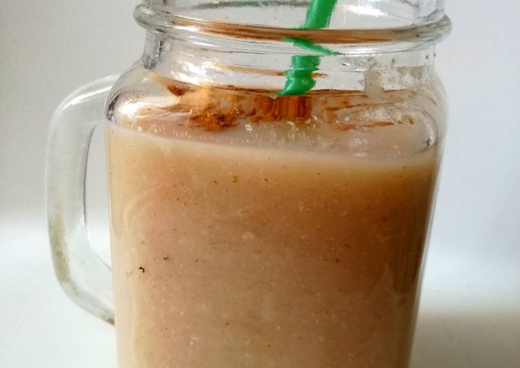 Batido de pera, tahini y canela