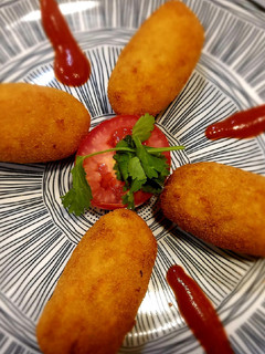 Una foto de Croquetas especiales de Quique y Maya 🧑👱♀️