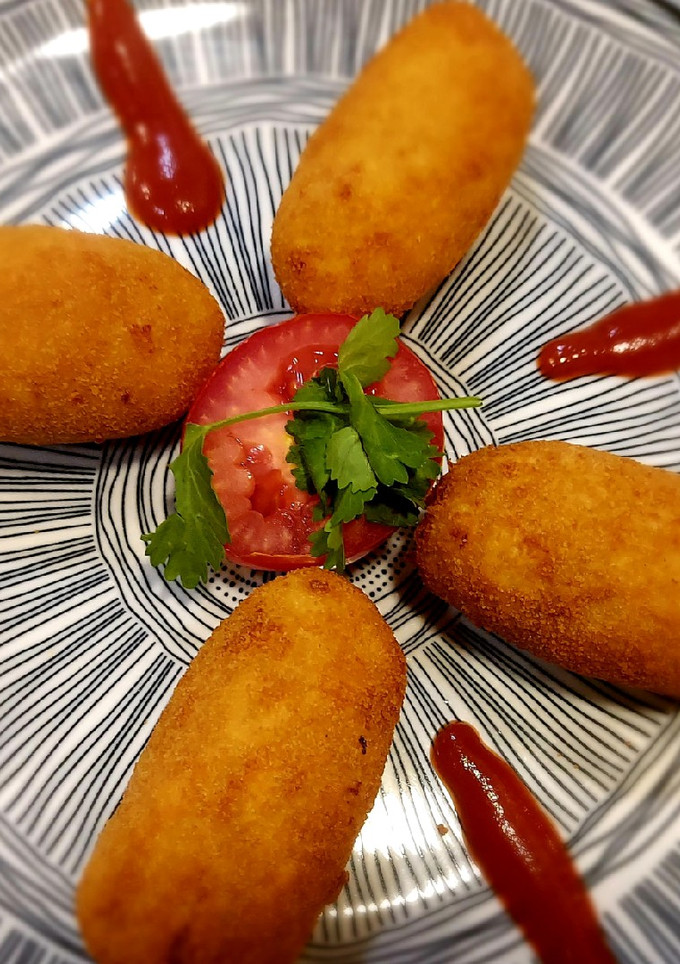 Una foto de Croquetas especiales de Quique y Maya 🧑👱‍♀️