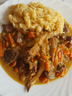 Una foto de Estofado de ternera y setas con salsa de soja y nata