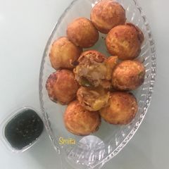 A picture of Chana dal Appam stuffed with Peanut Masala.