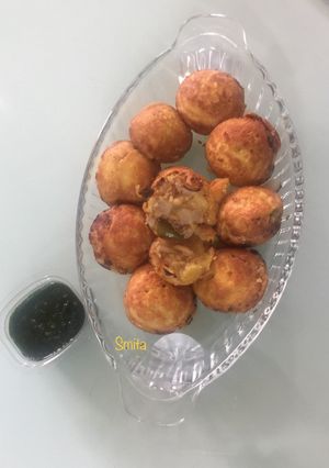 A picture of Chana dal Appam stuffed with Peanut Masala.