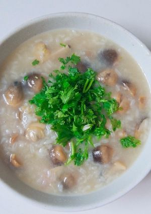Hình của món Cháo nghêu nấm rơm 🍄.