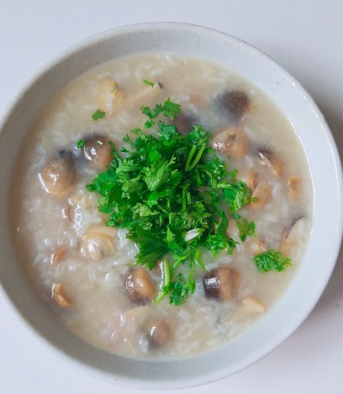 Hình của món Cháo nghêu nấm rơm 🍄.