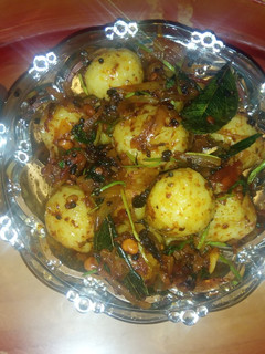 ரைஸ் பிரைட் பால்ஸ் செய்முறை முக்கிய புகைப்படம்