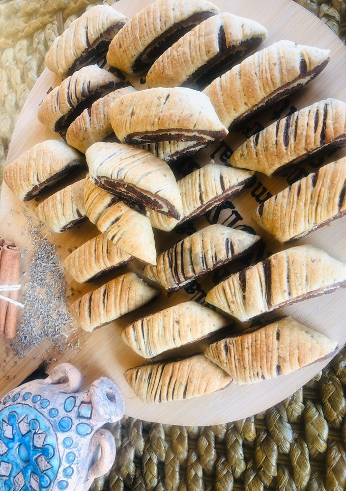 عکسی از دستور شیرینی خرمای عربی (مقروطة بالتمر)