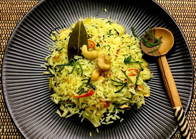 Nasi Uduk Goreng - Kacang Mede