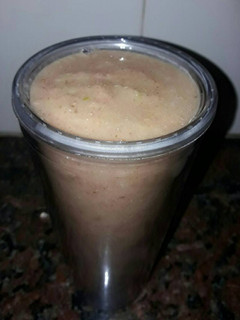 Una foto de Licuado de ananá, pomelo rosado y manzana verde
