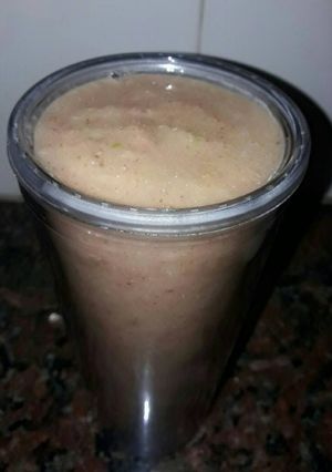 Una foto de Licuado de ananá, pomelo rosado y manzana verde