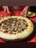 Pizza mechada luco con bordes de queso muy esponjosa y liviana