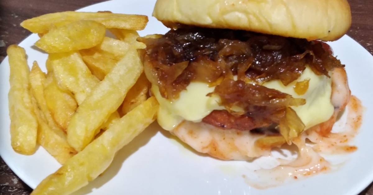 Resep Caramelized onion chicken burger oleh Dewi Yustika Rini Cookpad