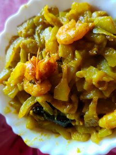 লাউ চিংড়ি ঘন্ট (lau chingri ghonto recipe in Bengali) রেসিপির প্রধান ছবি