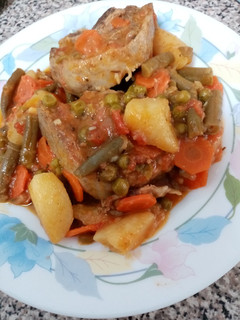 Una foto de Cordero con menestra de verduras