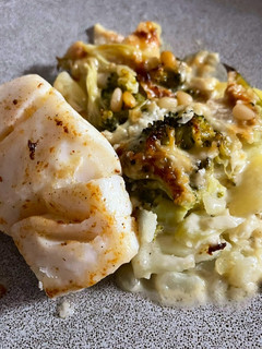 A picture of Gratin pomme de terre et brocoli 🥦 Dos de cabillaud au sel de Caraïbes.