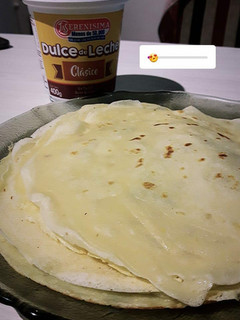 Una foto de Panqueques caramelizados con dulce de leche