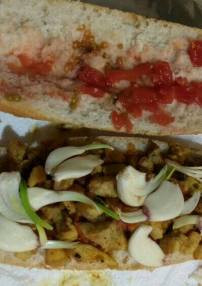 Una foto de Bocata de panceta fresca con especias y limón