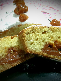 Una foto de Budín relleno de dulce de leche