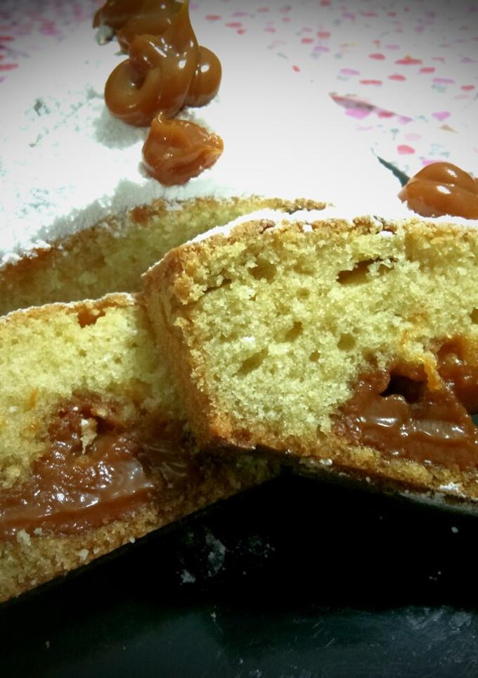 Una foto de Budín relleno de dulce de leche