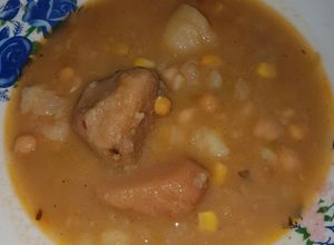 Una foto de Guiso de garbanzos y maíz