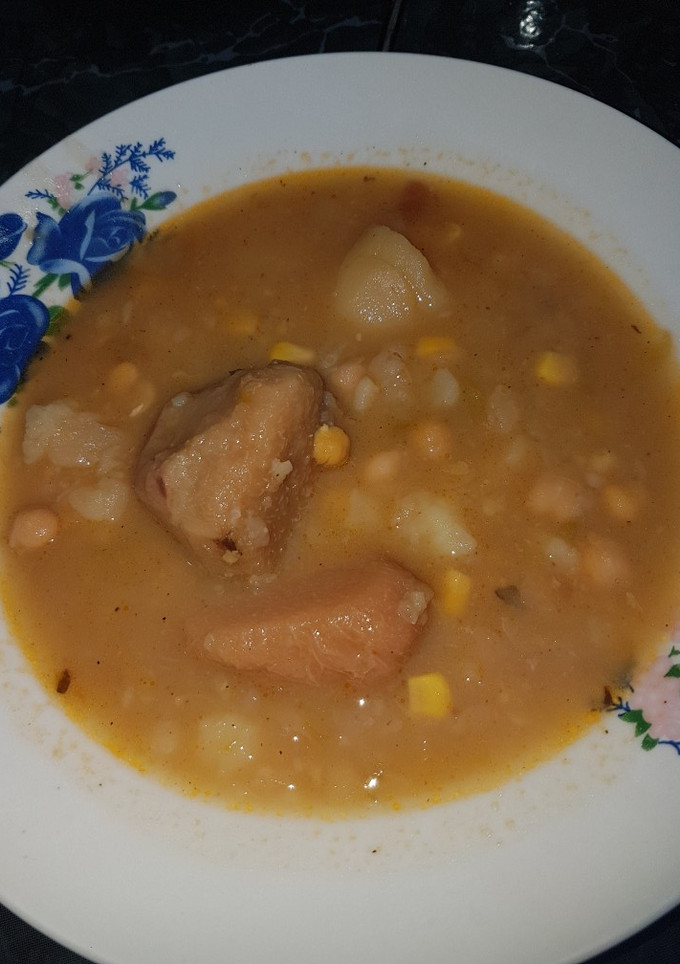 Una foto de Guiso de garbanzos y maíz
