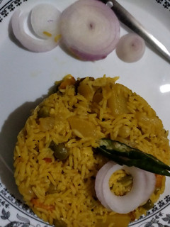 वेज तहरी (Veg tehri recipe in Hindi) रेसिपी मुख्य फोटो