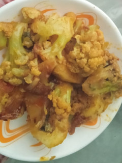 आलू गोभी की सब्जी (Aloo Gobhi Ki Sabzi recipe in hindi) रेसिपी मुख्य फोटो