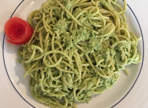 Una foto de Tallarines con pollo y pesto de acelga (o espinaca) en Thermomix