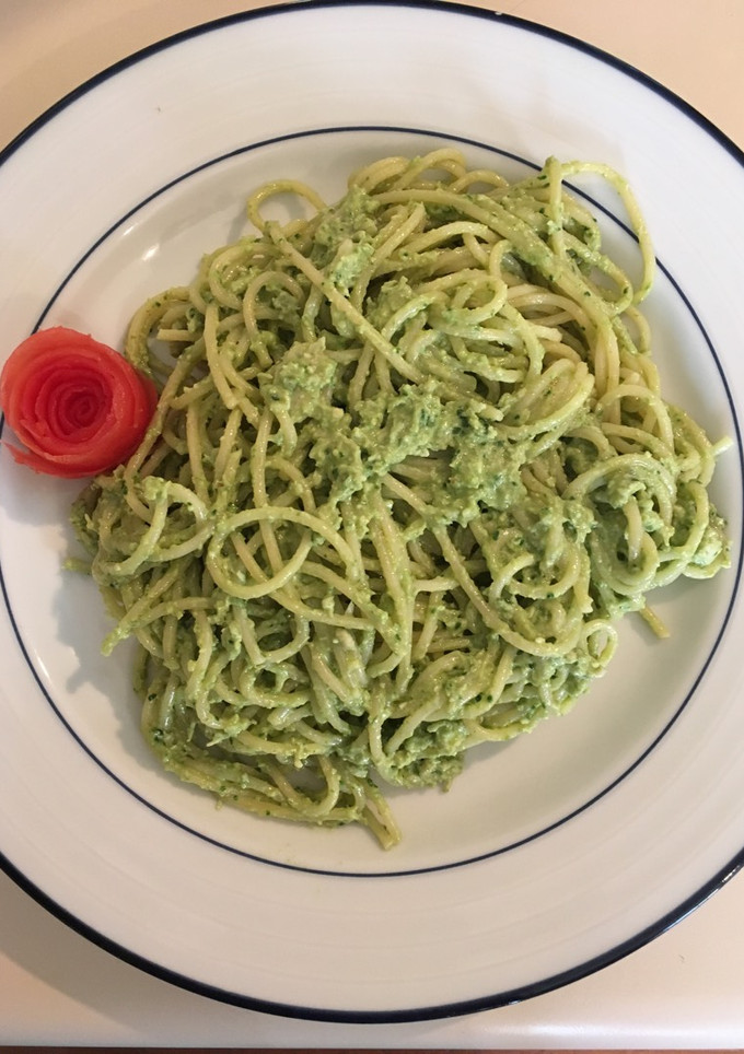 Una foto de Tallarines con pollo y pesto de acelga (o espinaca) en Thermomix