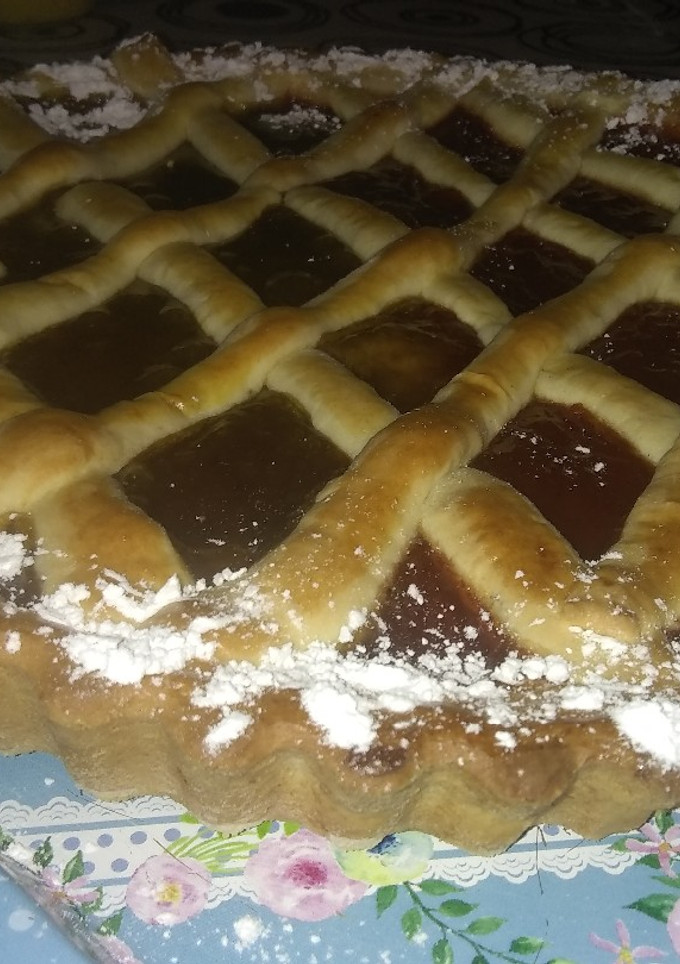 Una foto de Pastafrola de dulce de batata y mitad membrillo