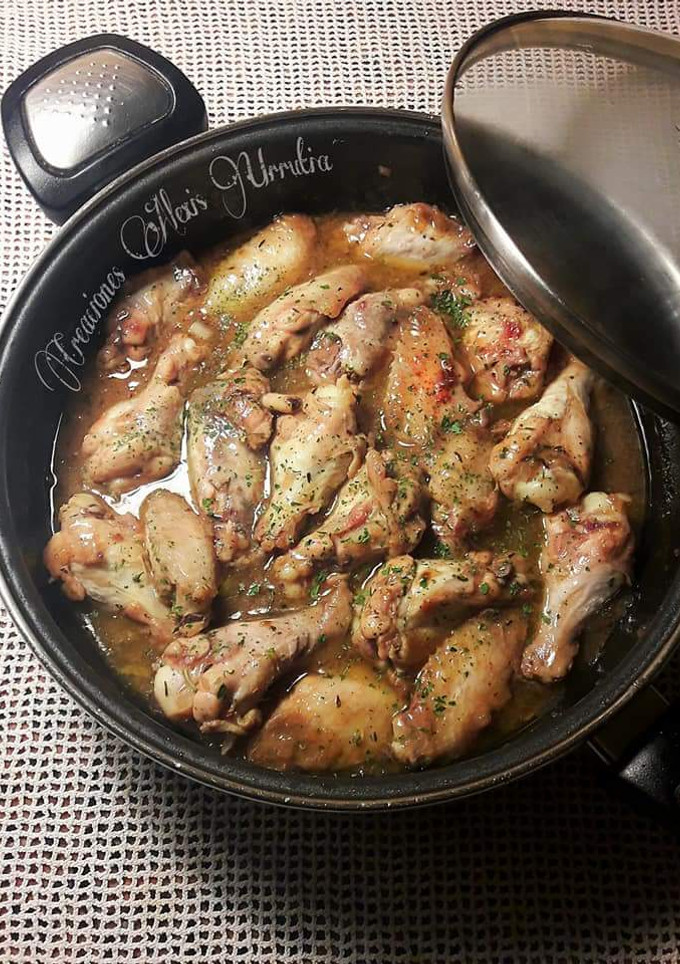 Una foto de Alitas de pollo en salsa de kabsa