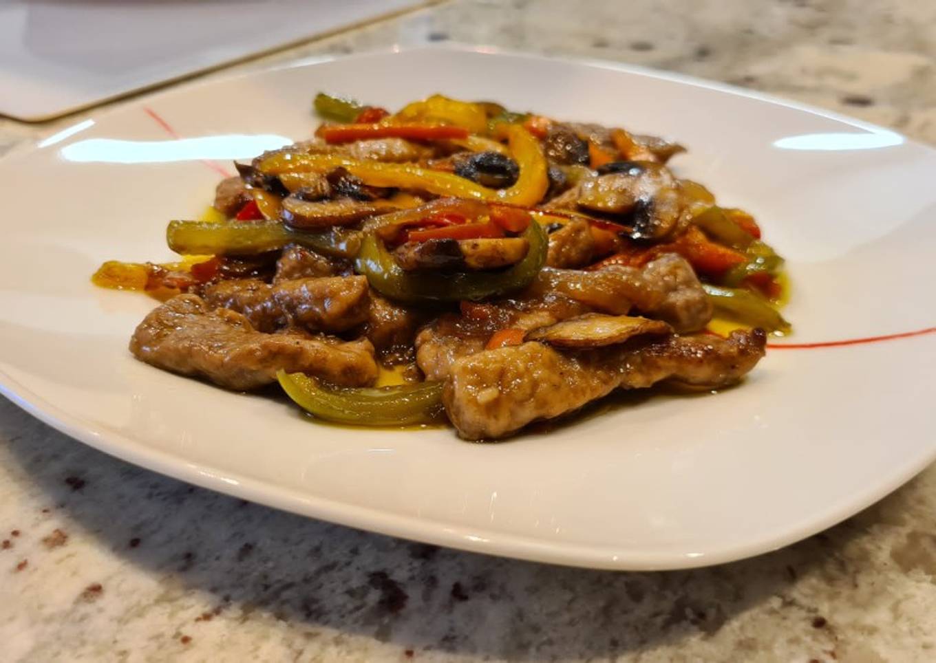 Salteado oriental de ternera y verduras