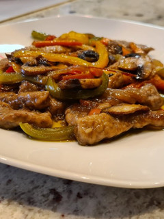 Una foto de Salteado oriental de ternera y verduras