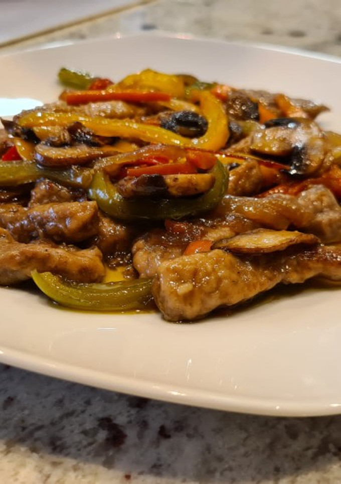 Una foto de Salteado oriental de ternera y verduras