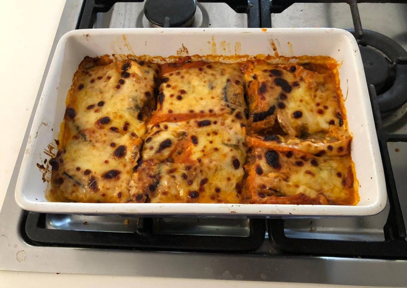 Berenjenas con carne de hamburguesa gratinadas