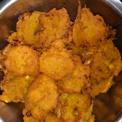 A picture of Chana dal onion fritters.