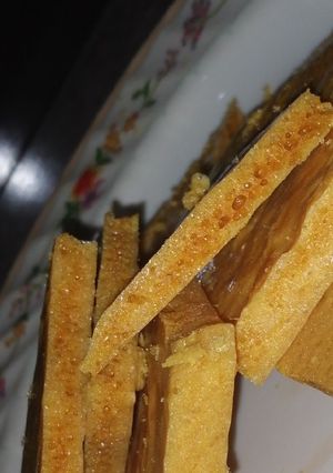 A picture of Honeycomb candy.