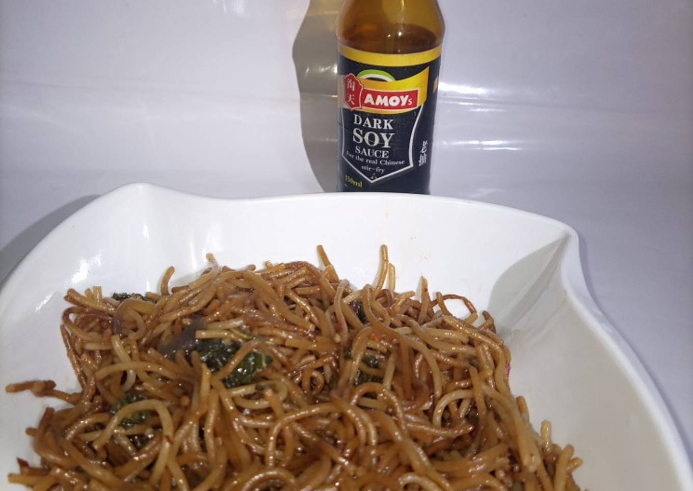 Brown spaghetti with spinach