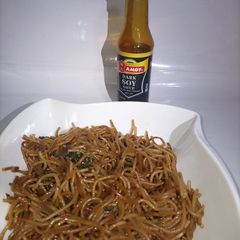 Brown spaghetti with spinach A picture of Brown spaghetti with spinach.