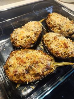 Una foto de Berenjenas rellenas de carne y champiñones