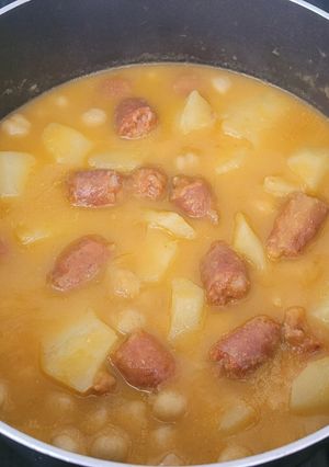 Una foto de Garbanzos estofados con longaniza Murciana