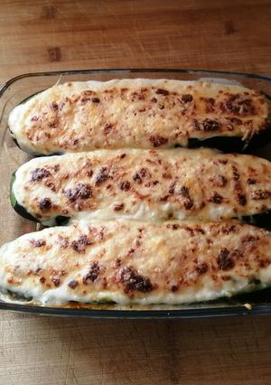 Una foto de Calabacín rellenos de gambas y bacalao