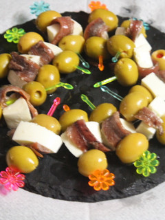 Una foto de Banderillas de queso fresco con anchoas