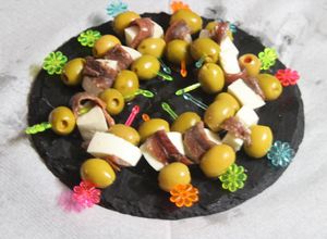 Una foto de Banderillas de queso fresco con anchoas